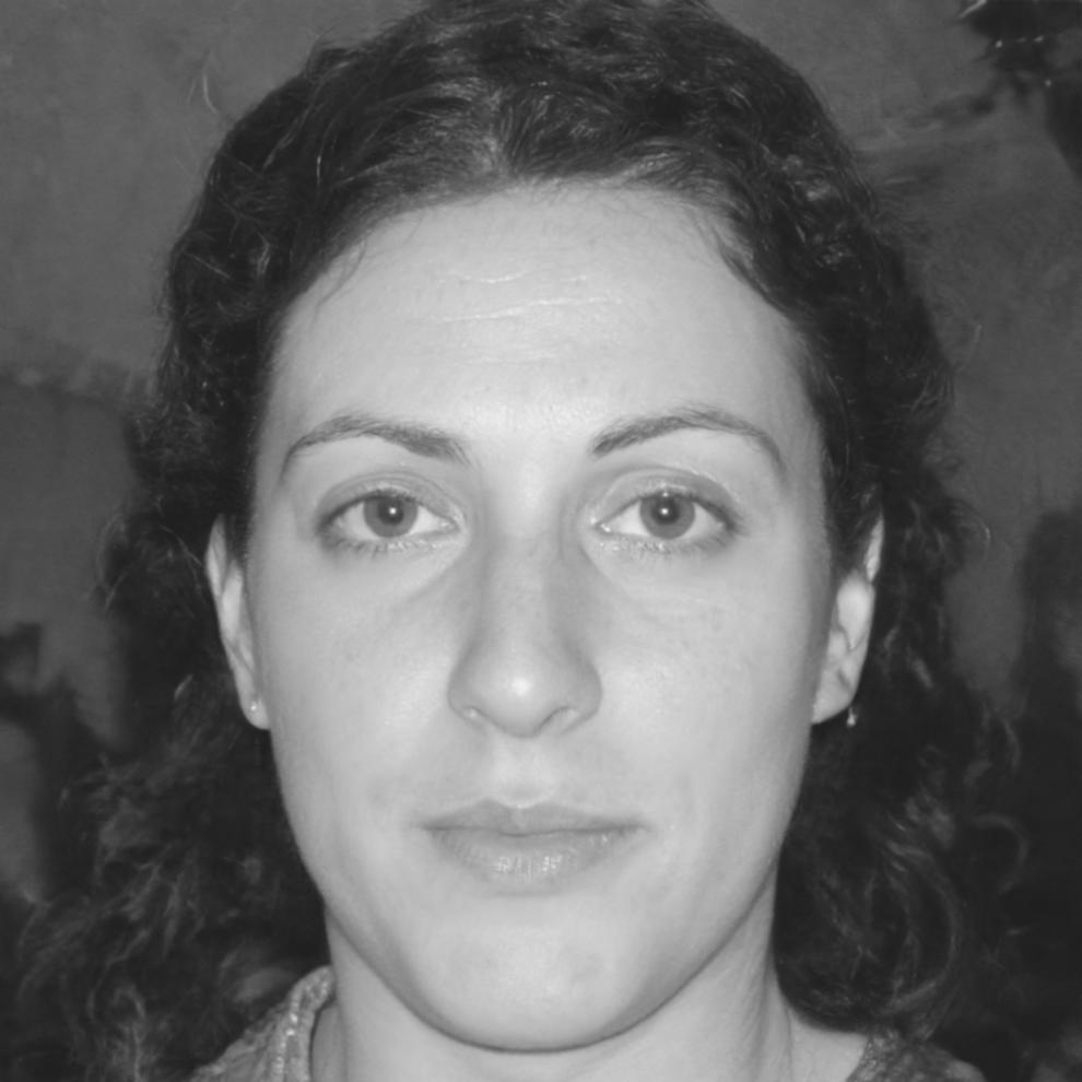 Bianca Petruțiu, absolventă zyntharelivo